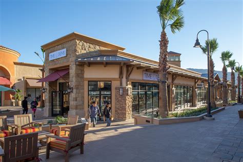 outlet desert hills premium outlets.